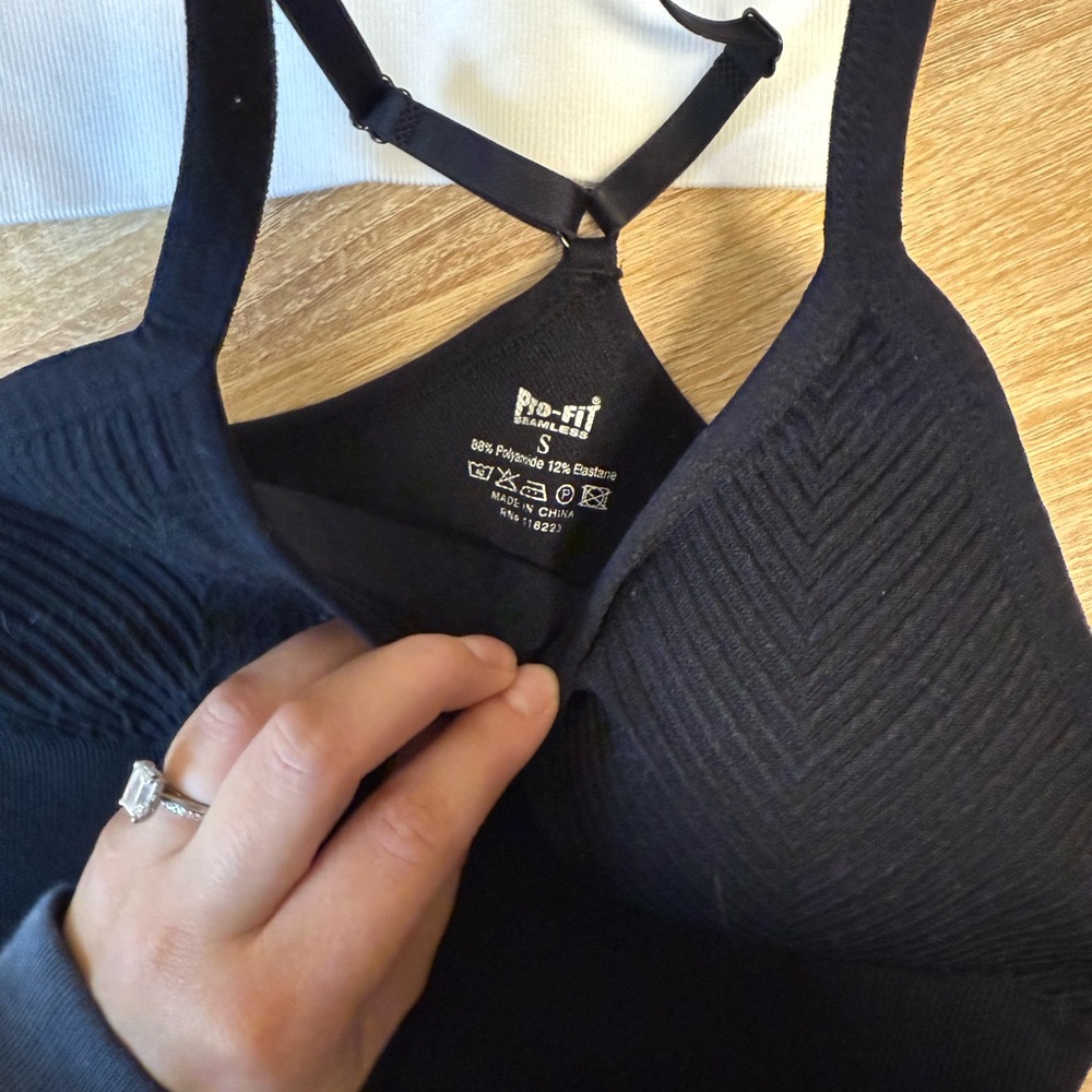 Black and White Ribbed sports-bras! - Picture 3 of 4